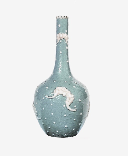 A PORCELAIN BOTTLE VASE CHINA REPUBLIC PERIOD 1912-1946